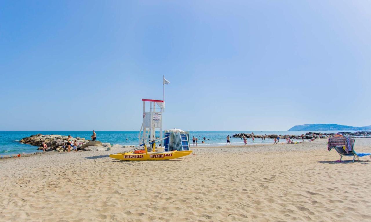 Appartamento vista mare Misano Adriatico Esterno foto
