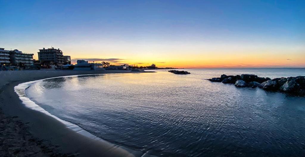Appartamento vista mare Misano Adriatico Esterno foto